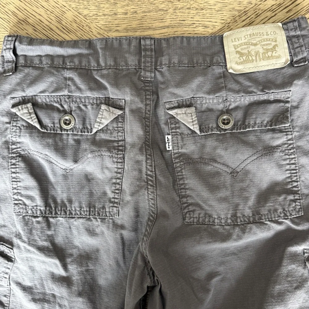 Levis Mens Cargo Shorts Gray Cotton Utility Pockets Size 20 Reg W30 8369-G28